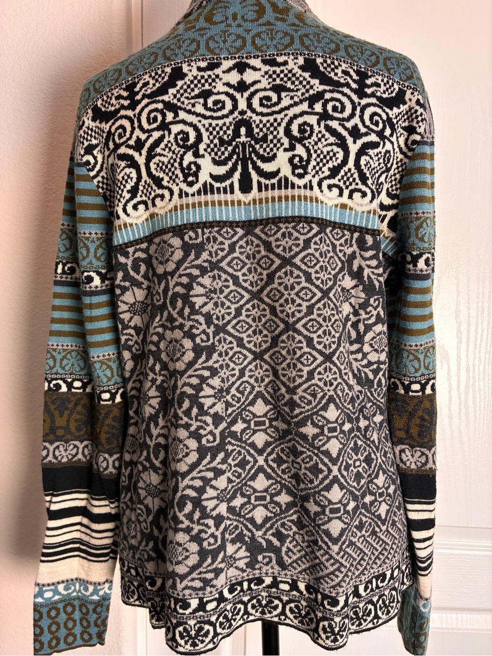 Icelandic Design Striped Pattern Zip-Up Cardigan Sweater in blue and gray - Picture 3 of 6